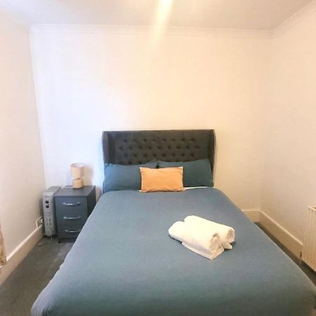 Two Bedroom Flat In London Exteriör bild