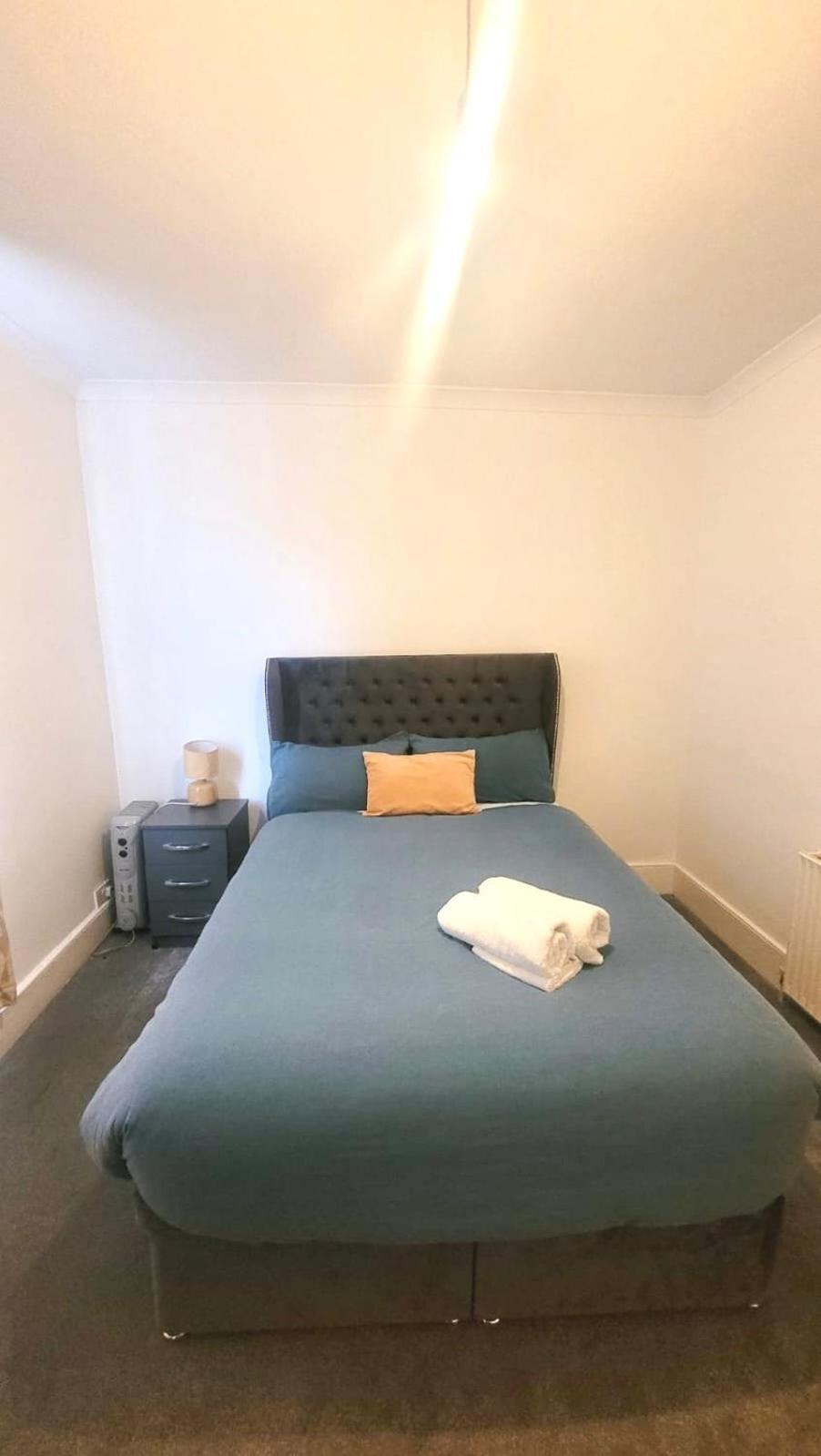 Two Bedroom Flat In London Exteriör bild